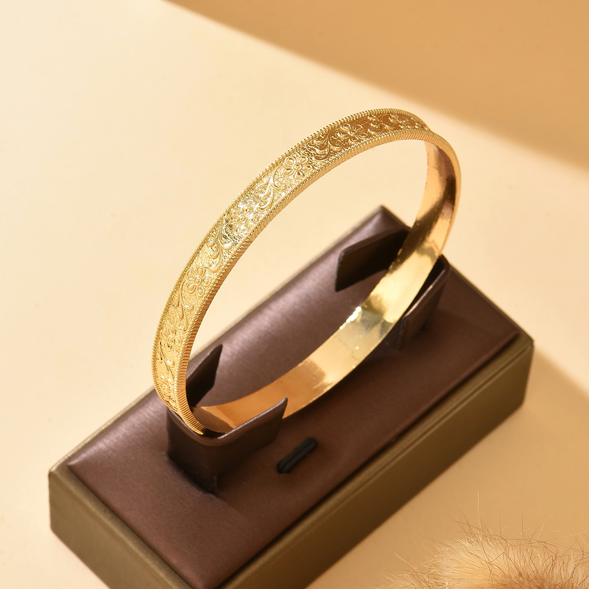 Men Accessories Elegant - Golden Bride Hand Accessory with Carved