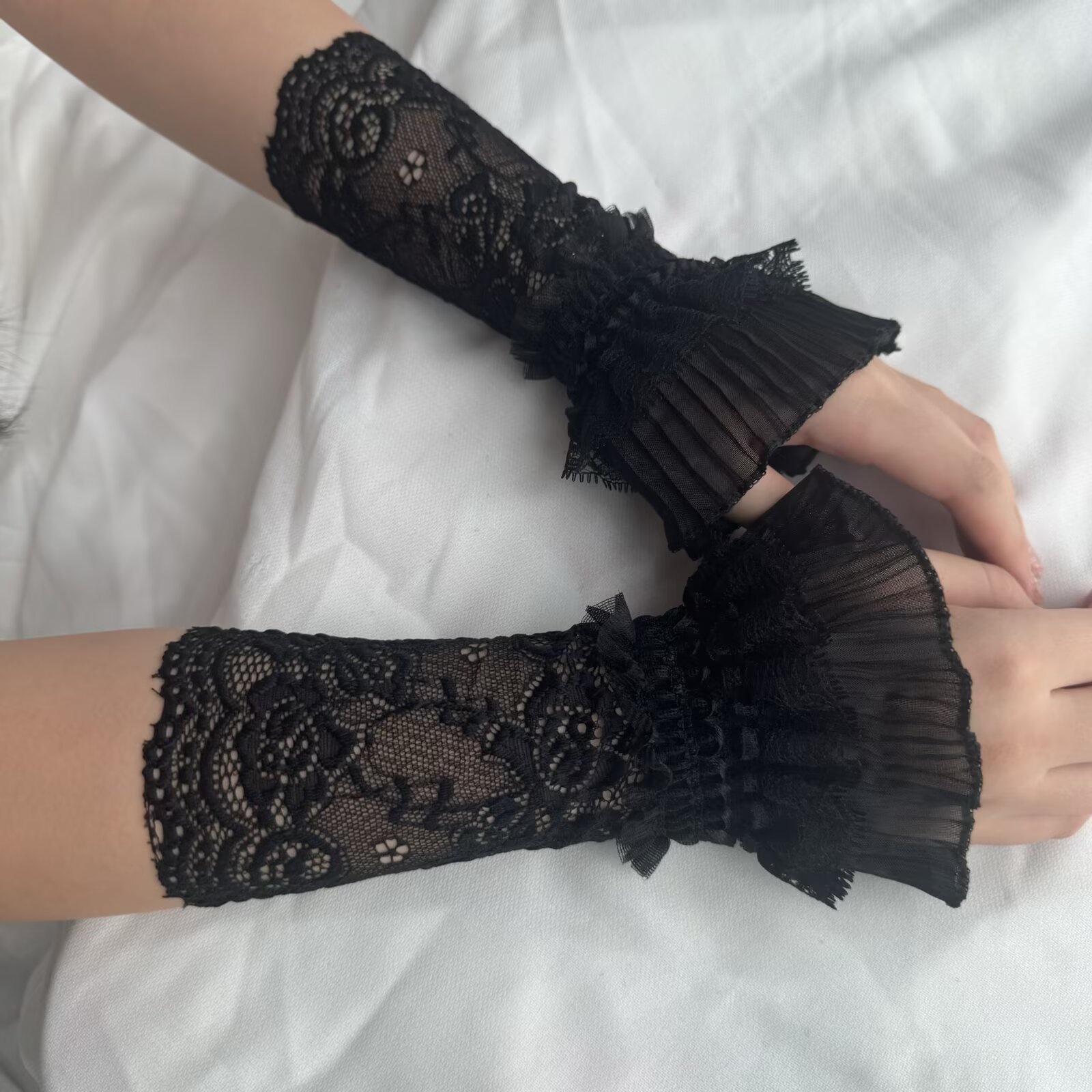 Lace Hollow Wrist Covers Trump - Men Accessories Elegant 评论和价格